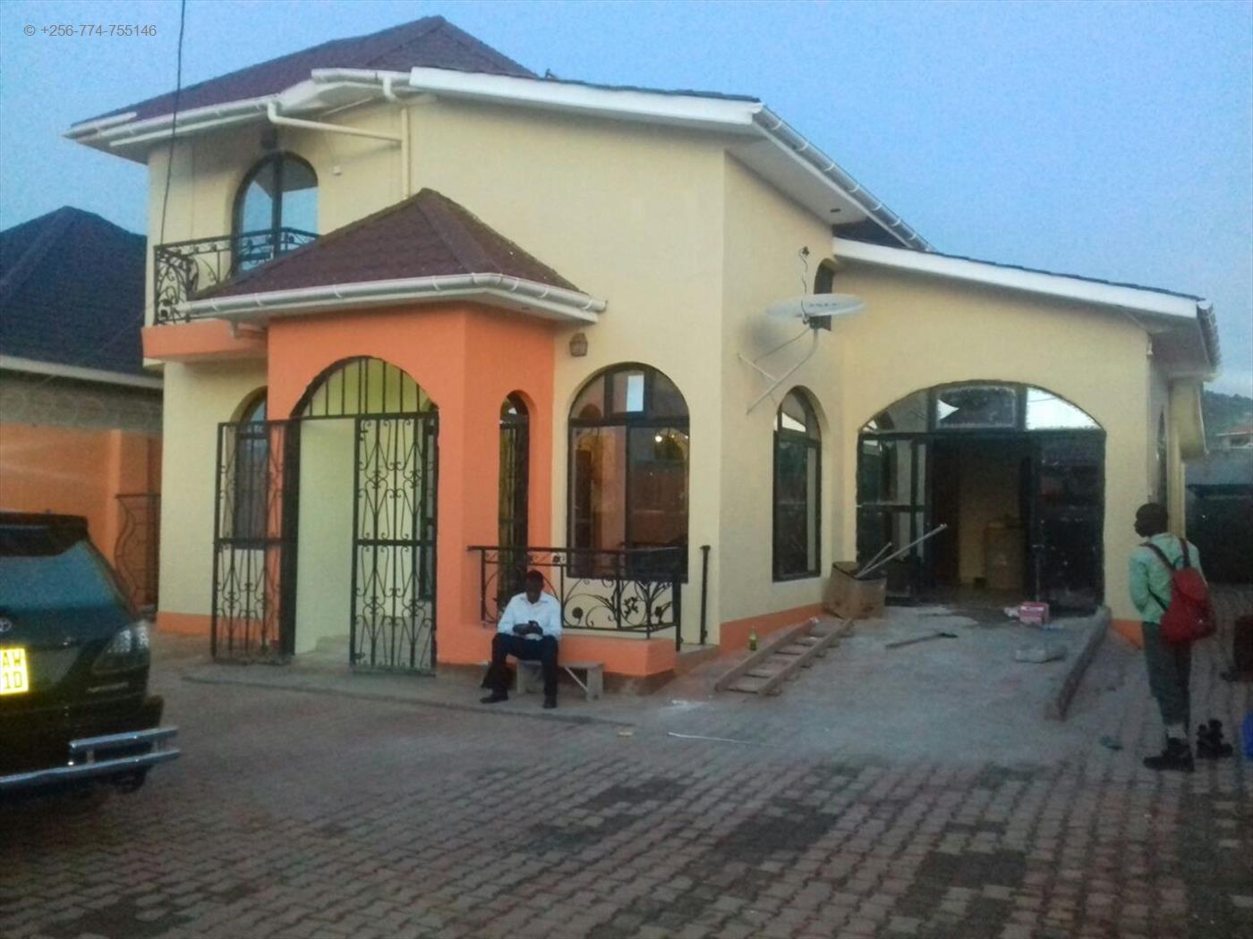 Mansion for sale in Seguku Wakiso