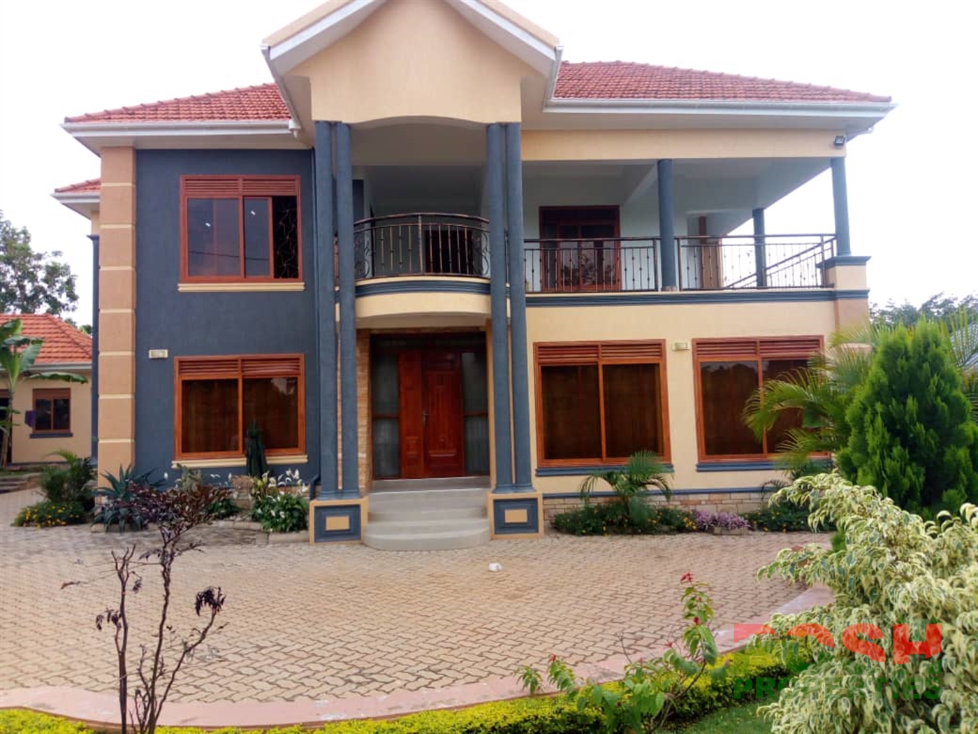 Mansion for sale in Kira Wakiso