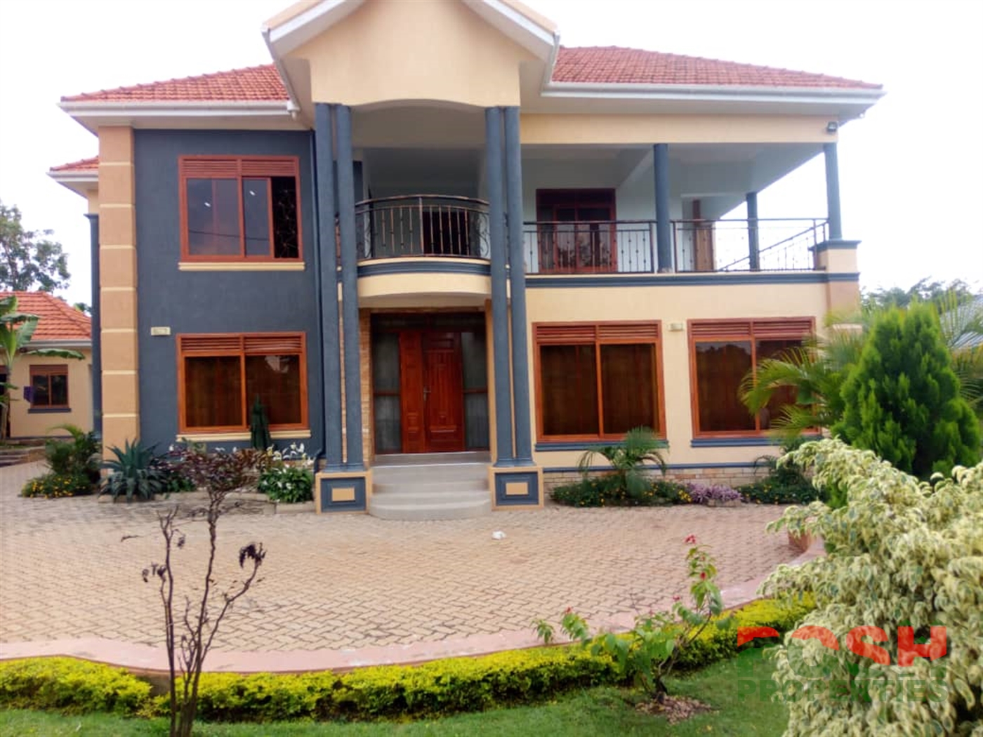 Mansion for sale in Kira Wakiso