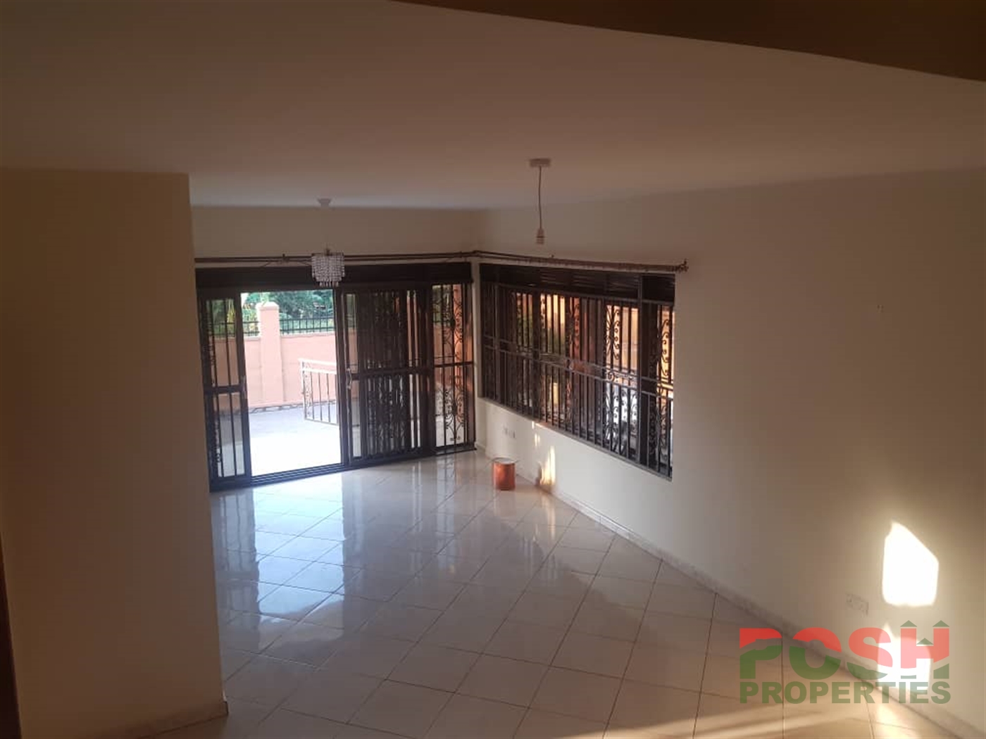 Mansion for rent in Bwebajja Wakiso