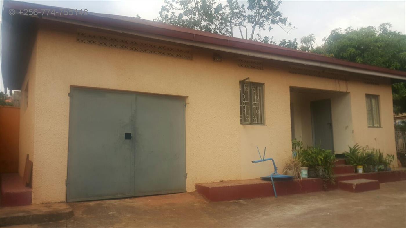 Bungalow for sale in Mutundwe Kampala