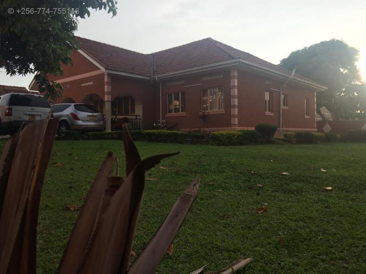 Bungalow for sale in Lweza Wakiso