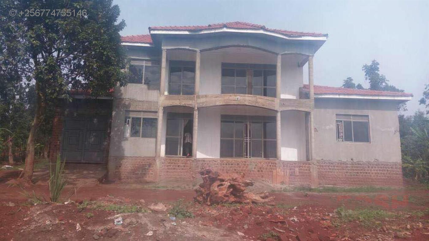 Mansion for sale in Seguku Wakiso