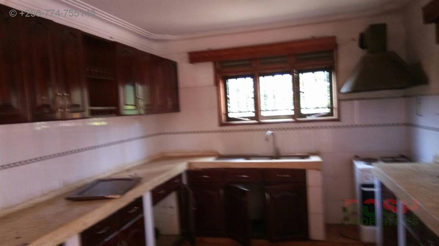 Mansion for rent in Bwebajja Wakiso