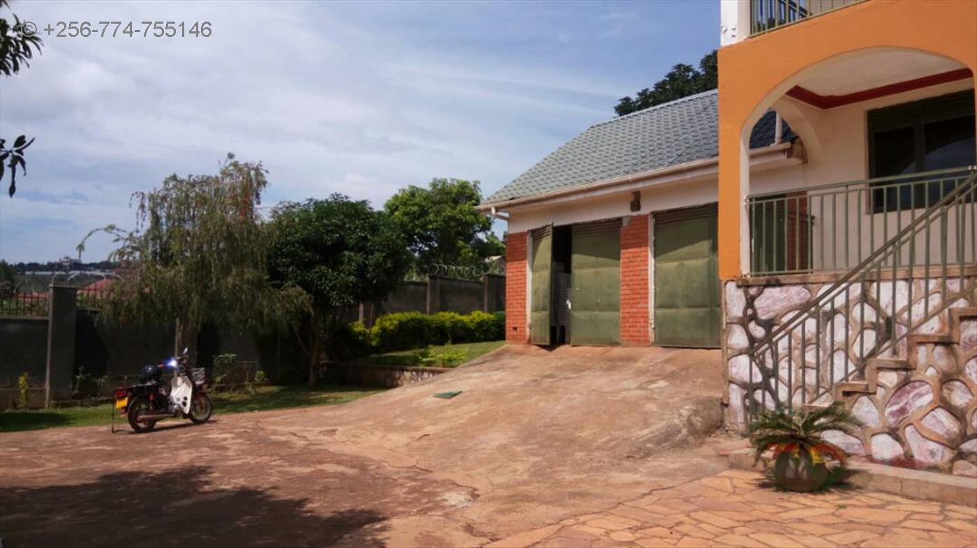 Mansion for rent in Bwebajja Wakiso