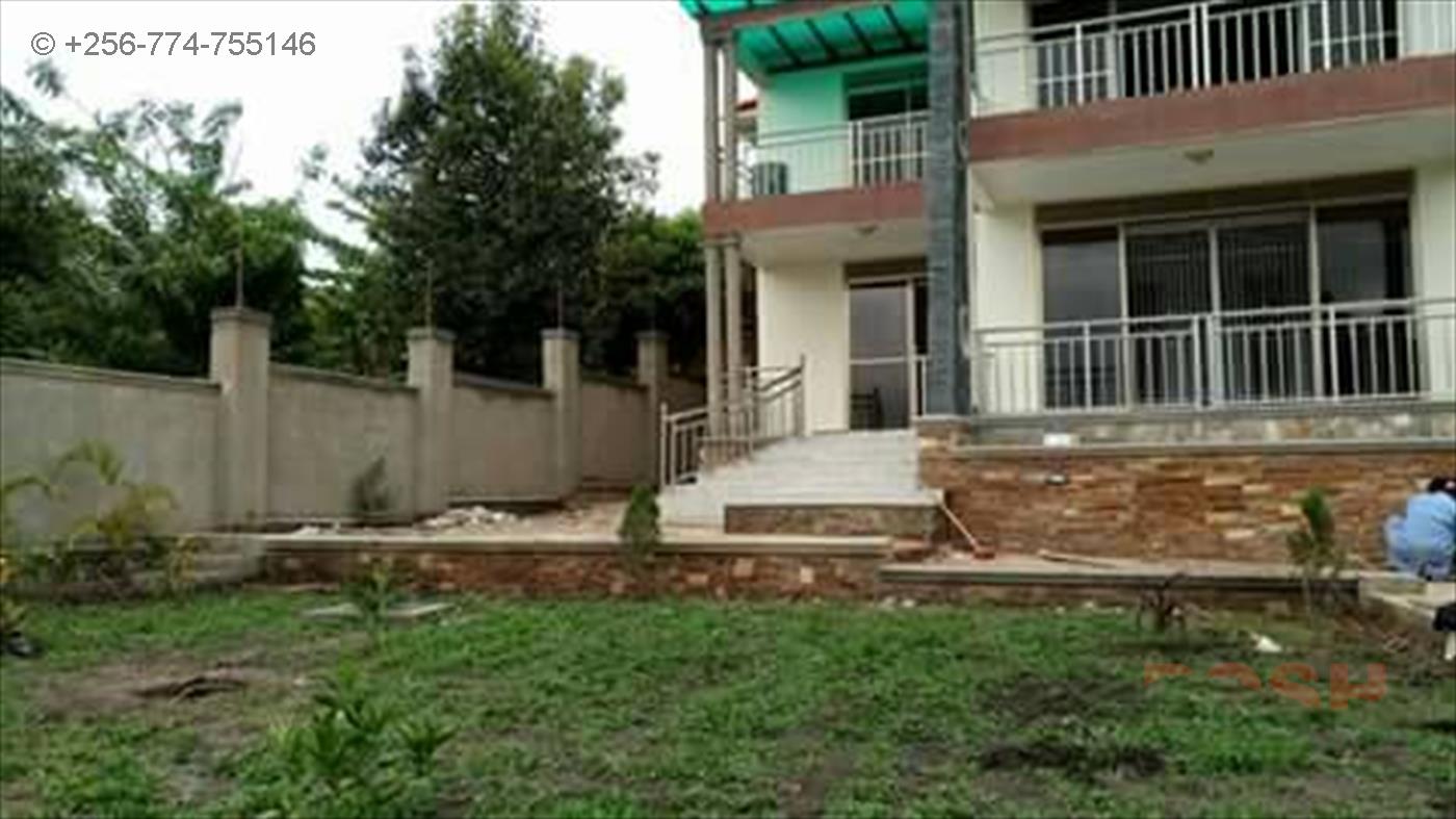 Mansion for sale in Kira Wakiso