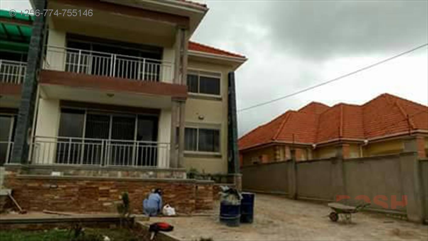 Mansion for sale in Kira Wakiso