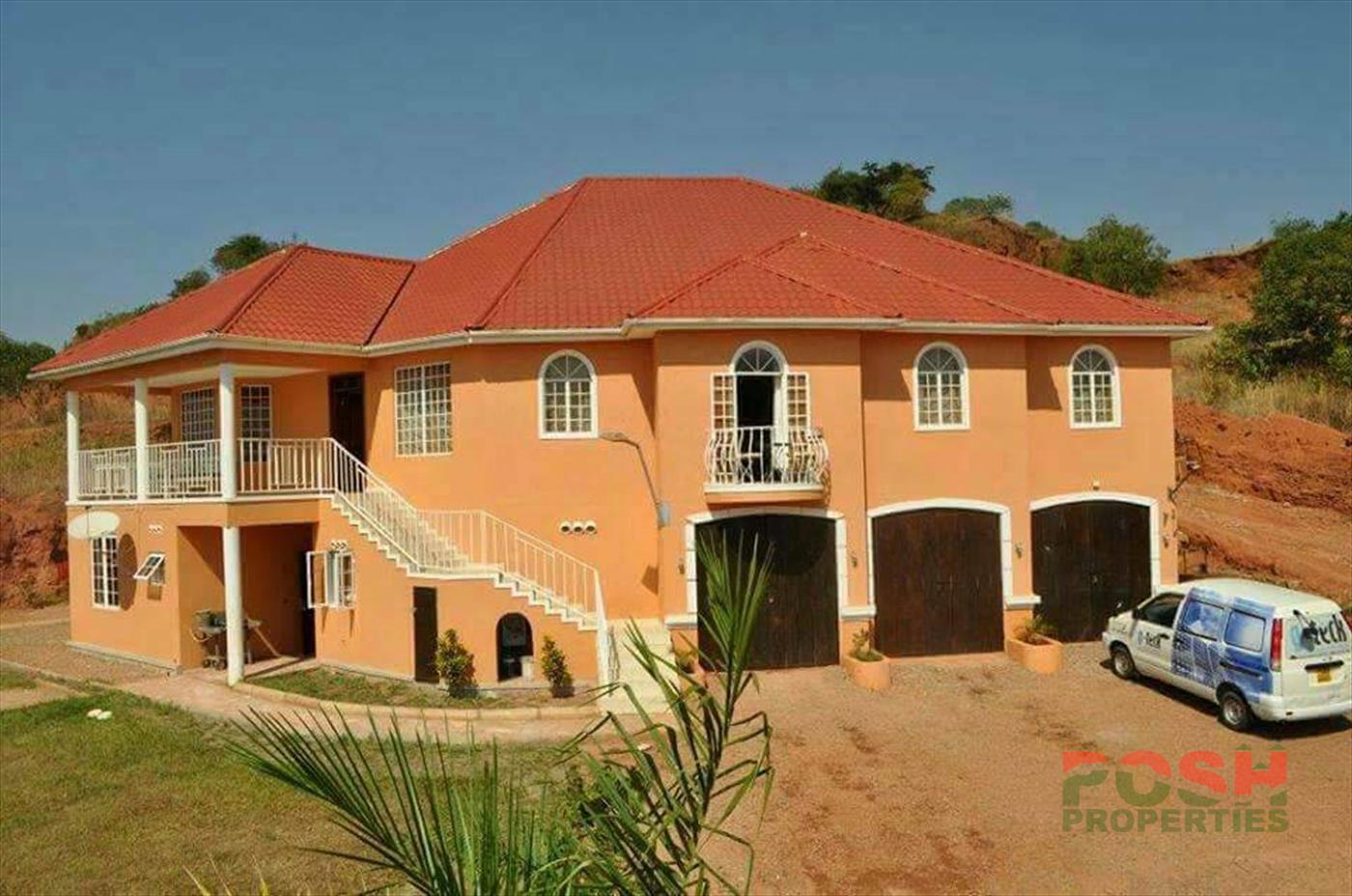 Mansion for sale in Seguku Wakiso