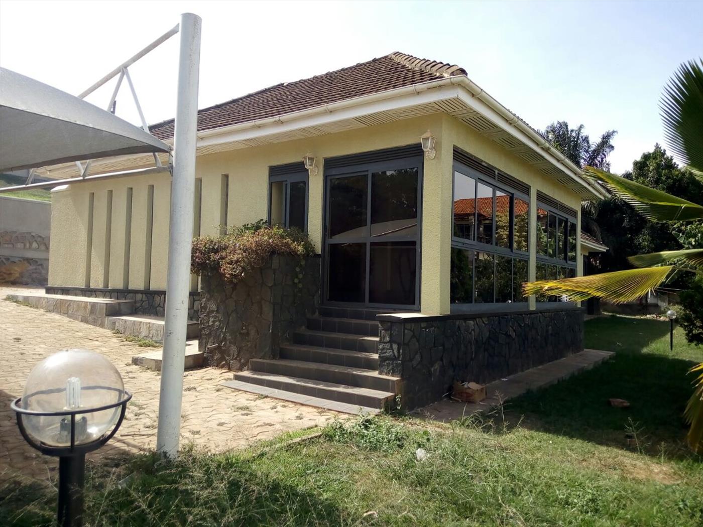 Bungalow for rent in Mbuya Kampala