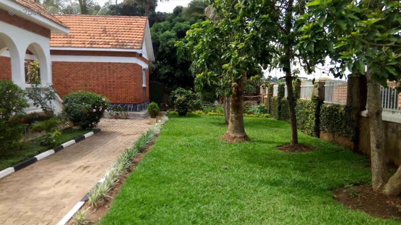 Bungalow for sale in Munyonyo Kampala