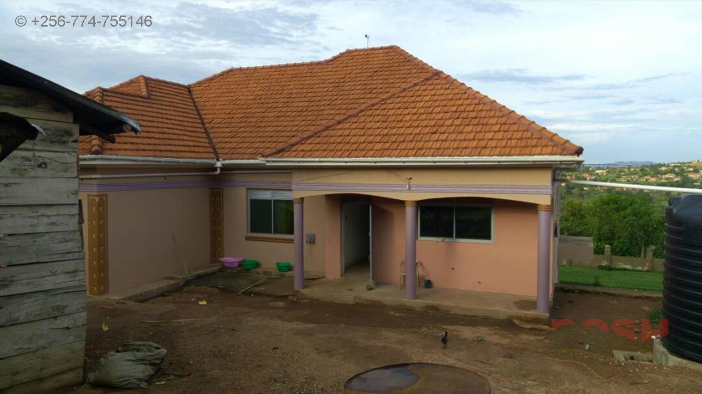 Mansion for sale in Kitende Wakiso