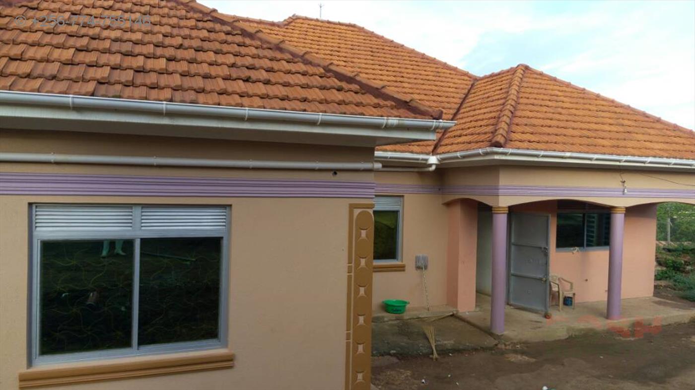 Mansion for sale in Kitende Wakiso