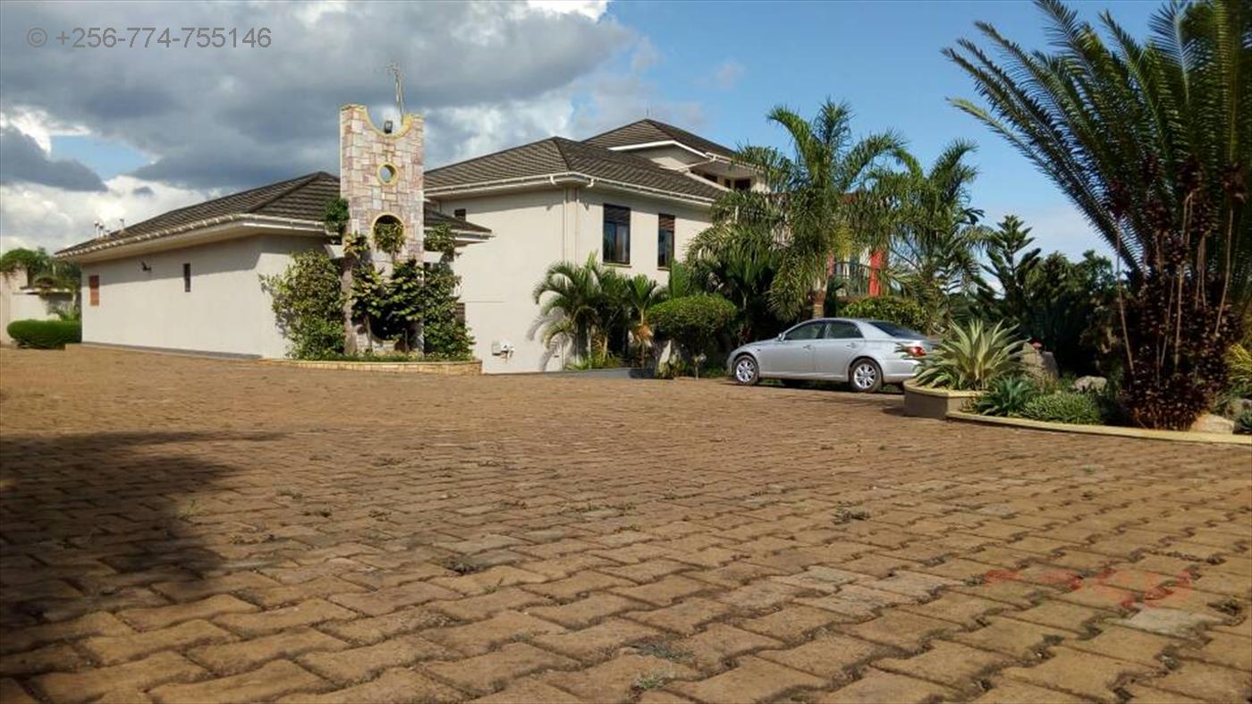 Mansion for sale in Lubowa Wakiso