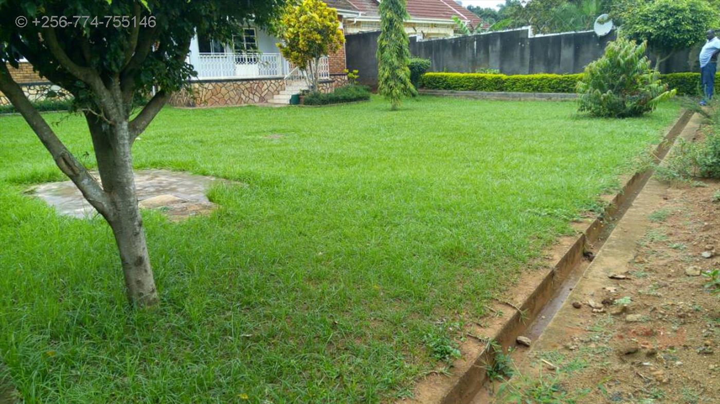 Bungalow for sale in Munyonyo Kampala