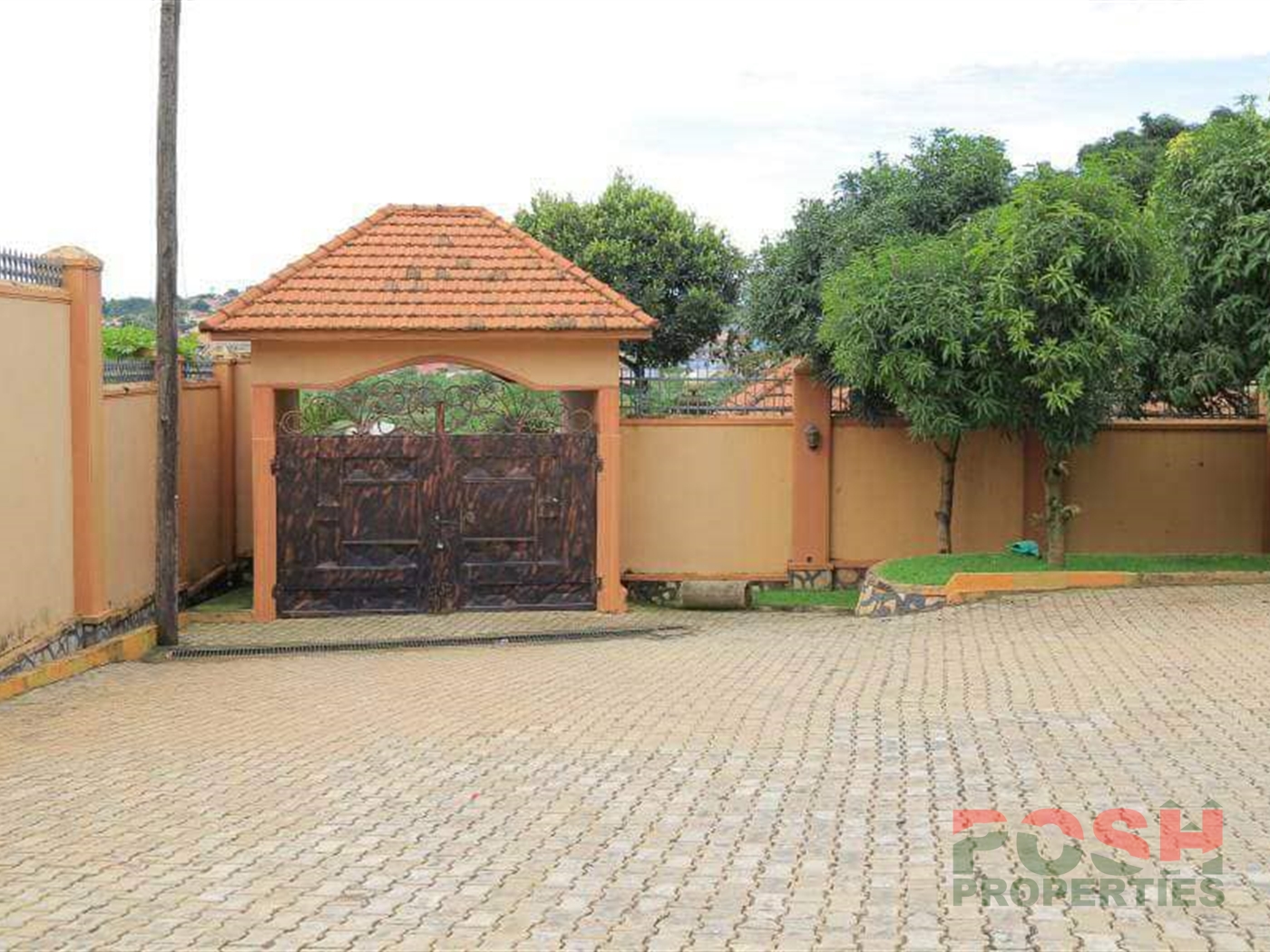 Mansion for sale in Kyengela Wakiso