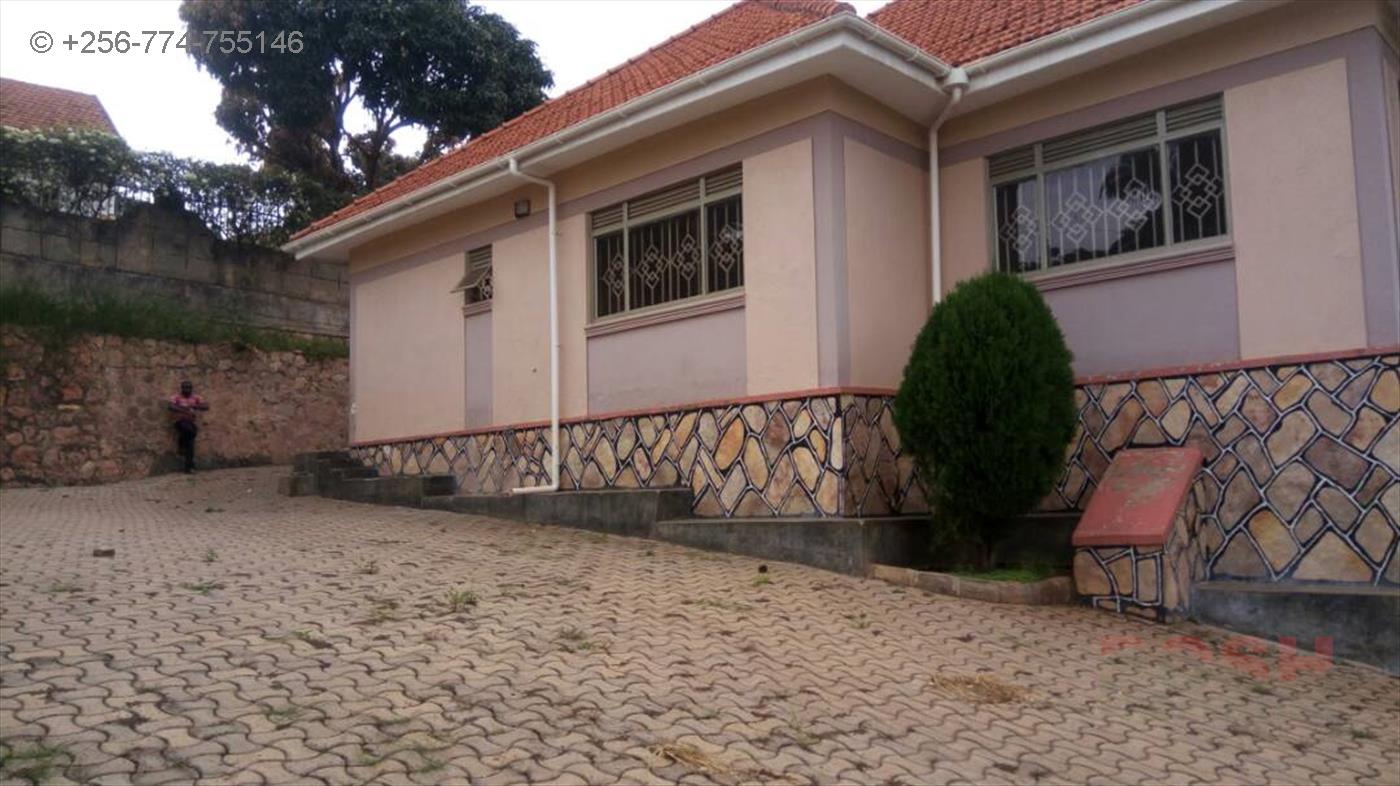 Mansion for rent in Kajjansi Wakiso
