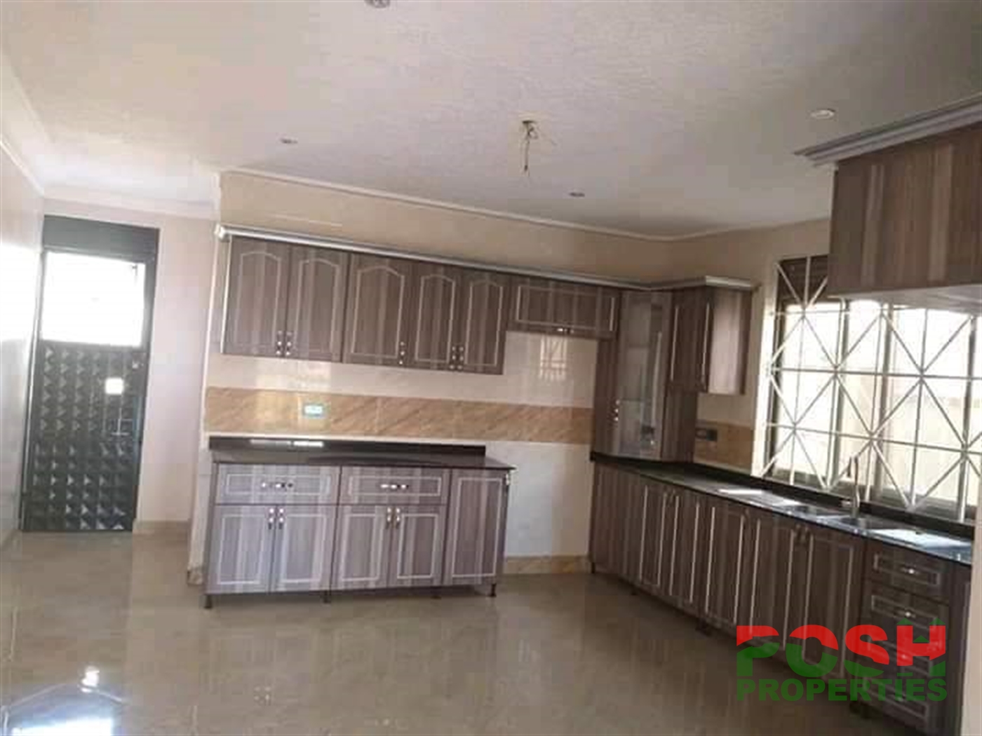 Mansion for sale in Kira Wakiso