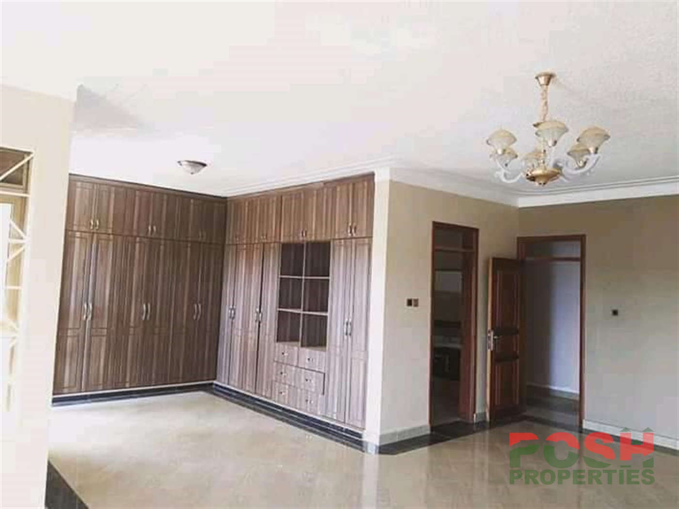 Mansion for sale in Kira Wakiso