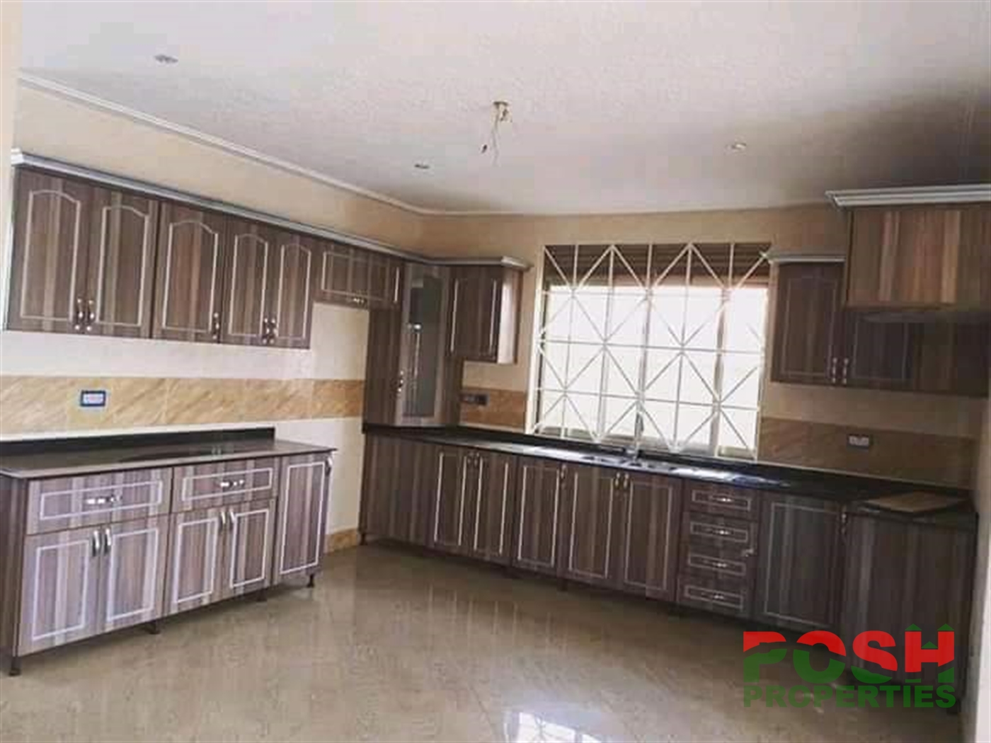 Mansion for sale in Kira Wakiso