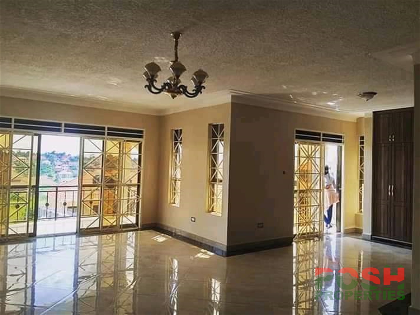 Mansion for sale in Kira Wakiso