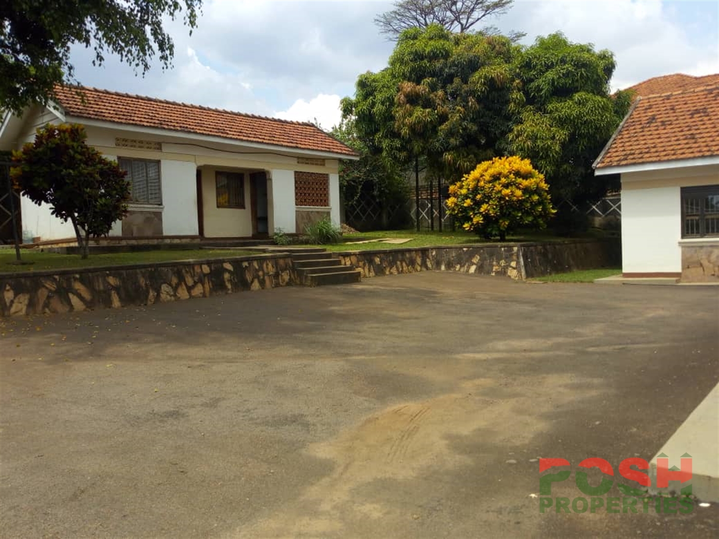 Bungalow for sale in Bugoloobi Kampala