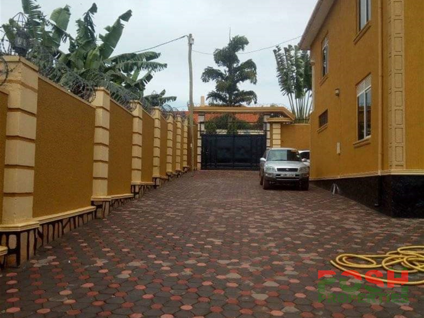 Mansion for rent in Naalya Wakiso