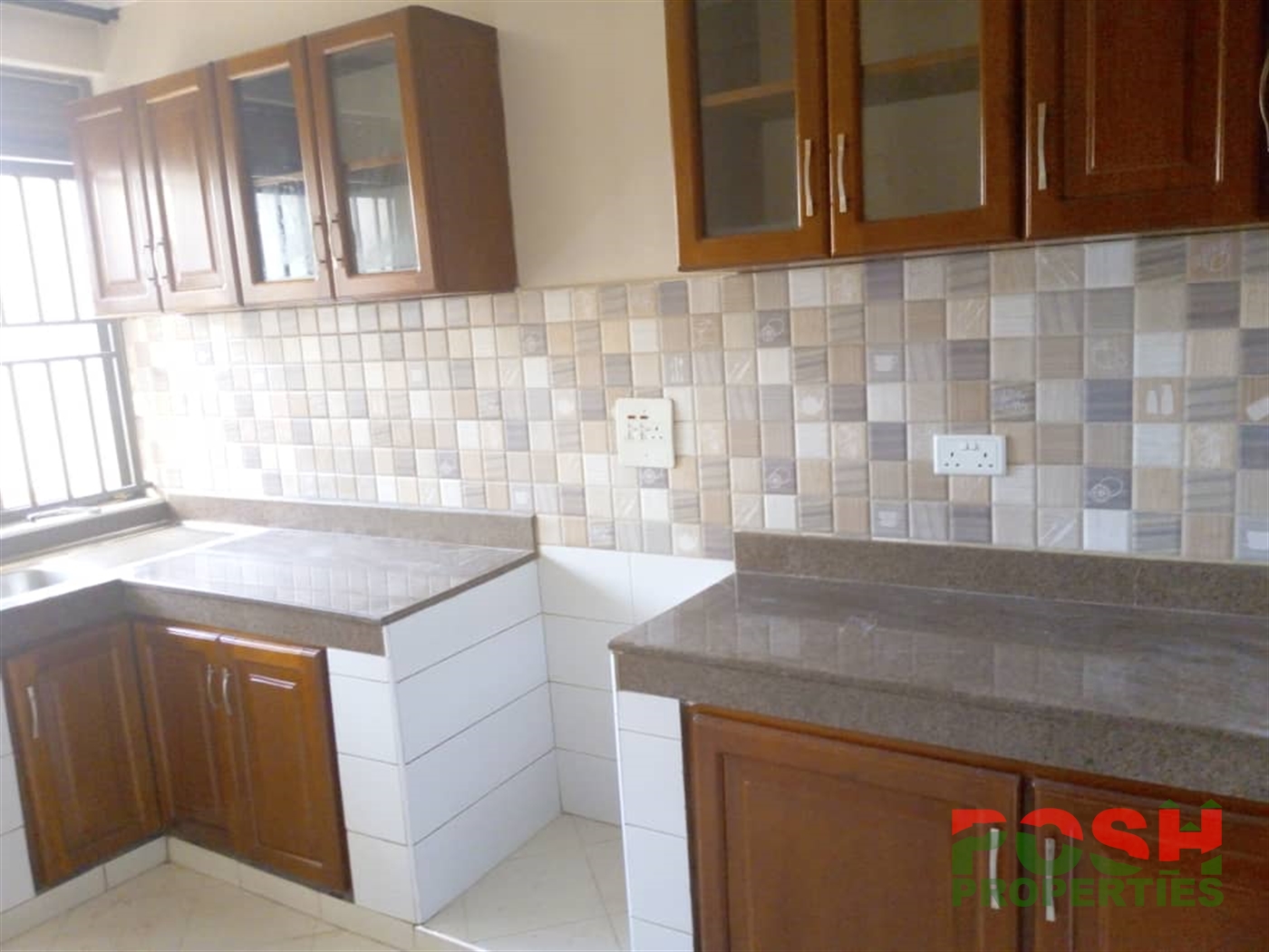 Town House for rent in Kiwaatule Kampala