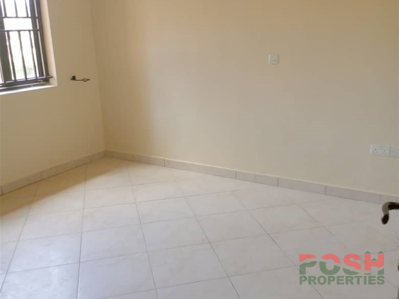 Town House for rent in Kiwaatule Kampala