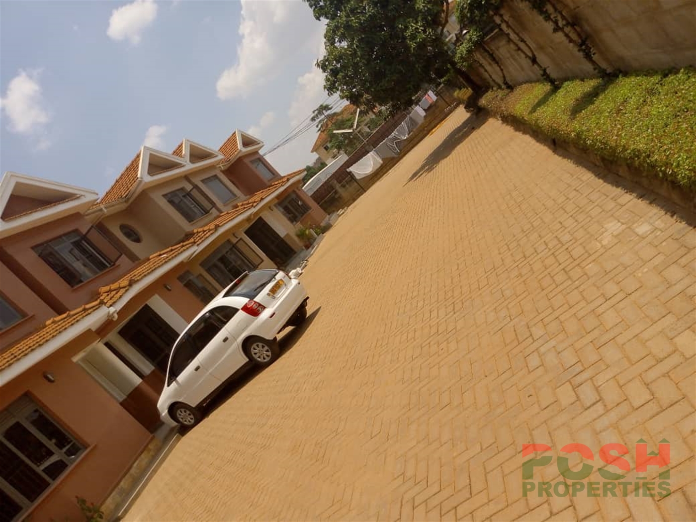 Town House for rent in Kiwaatule Kampala