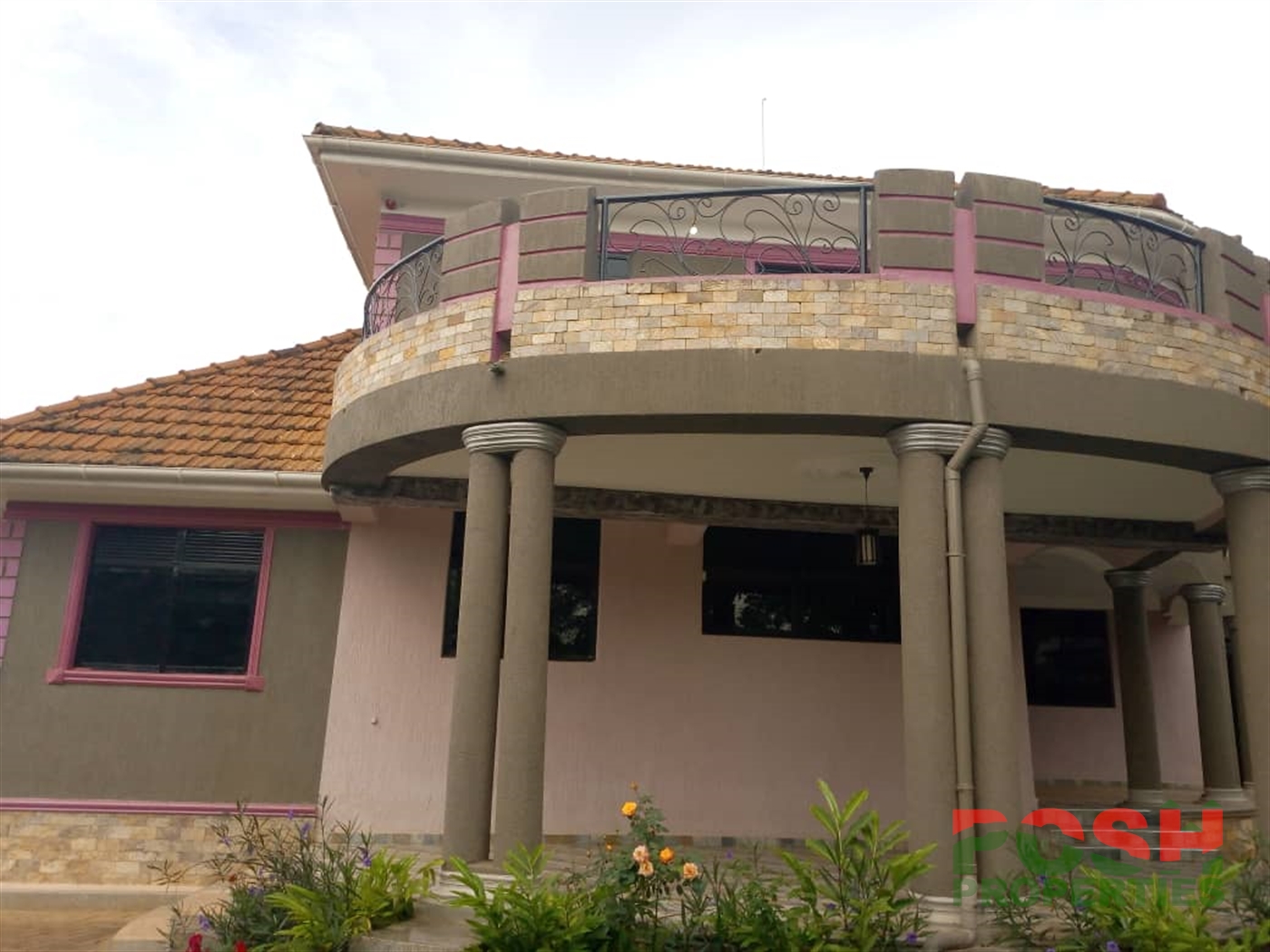 Storeyed house for rent in Seguku Wakiso