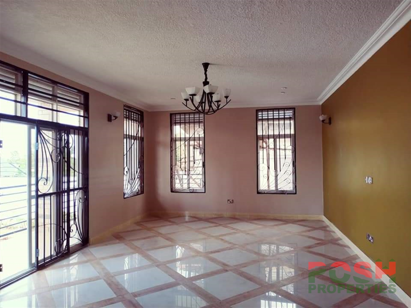 Mansion for sale in Kira Wakiso