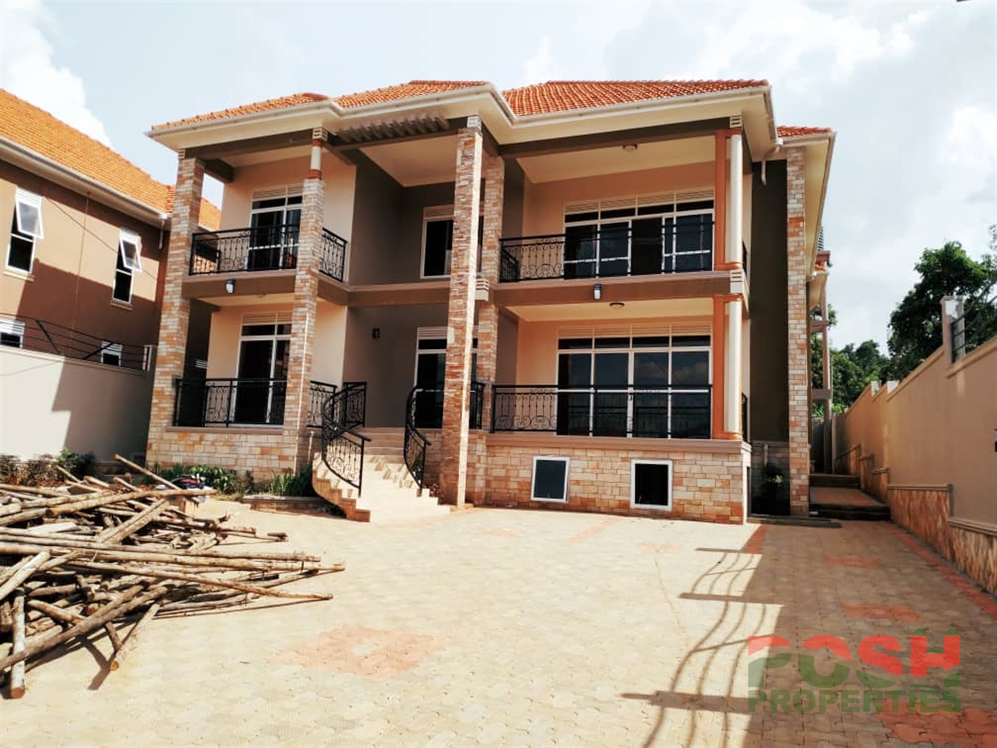 Mansion for sale in Kira Wakiso