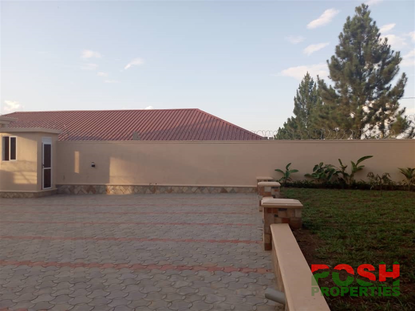 Mansion for sale in Kira Wakiso