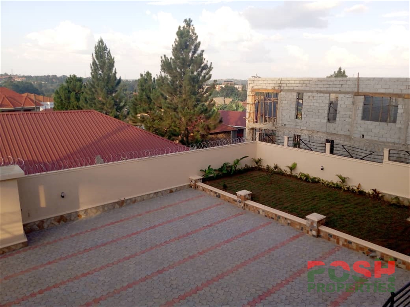 Mansion for sale in Kira Wakiso