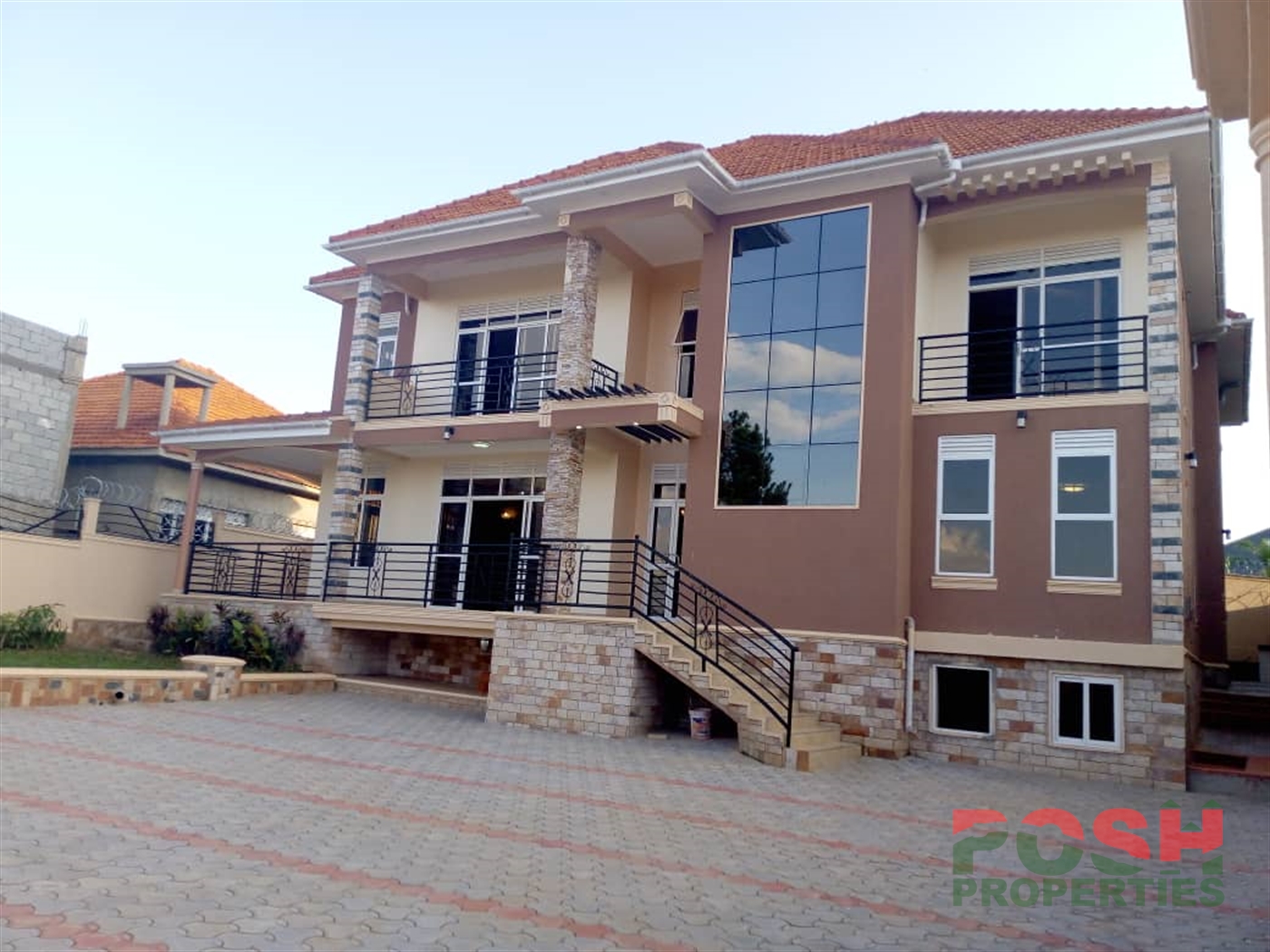 Mansion for sale in Kira Wakiso