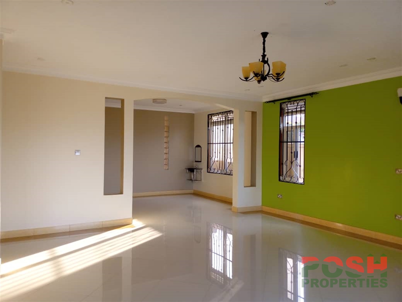 Mansion for sale in Kira Wakiso