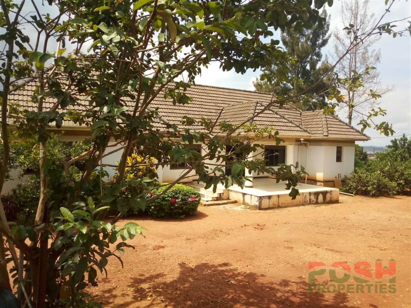 Mansion for sale in Bwebajja Wakiso