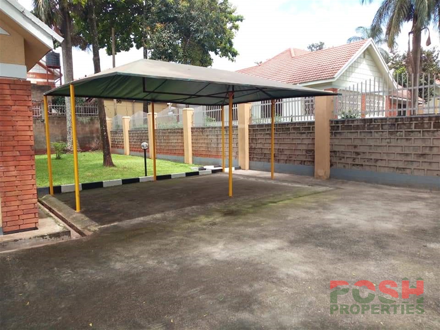 Bungalow for rent in Bugoloobi Kampala