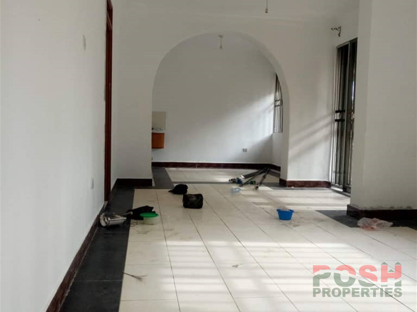 Duplex for rent in Bugoloobi Kampala