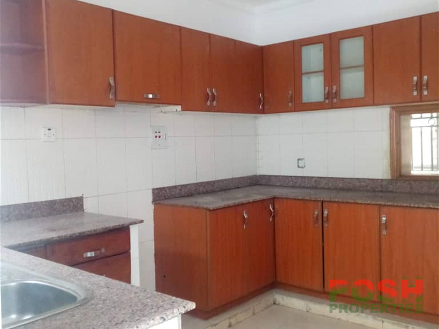 Duplex for rent in Bugoloobi Kampala