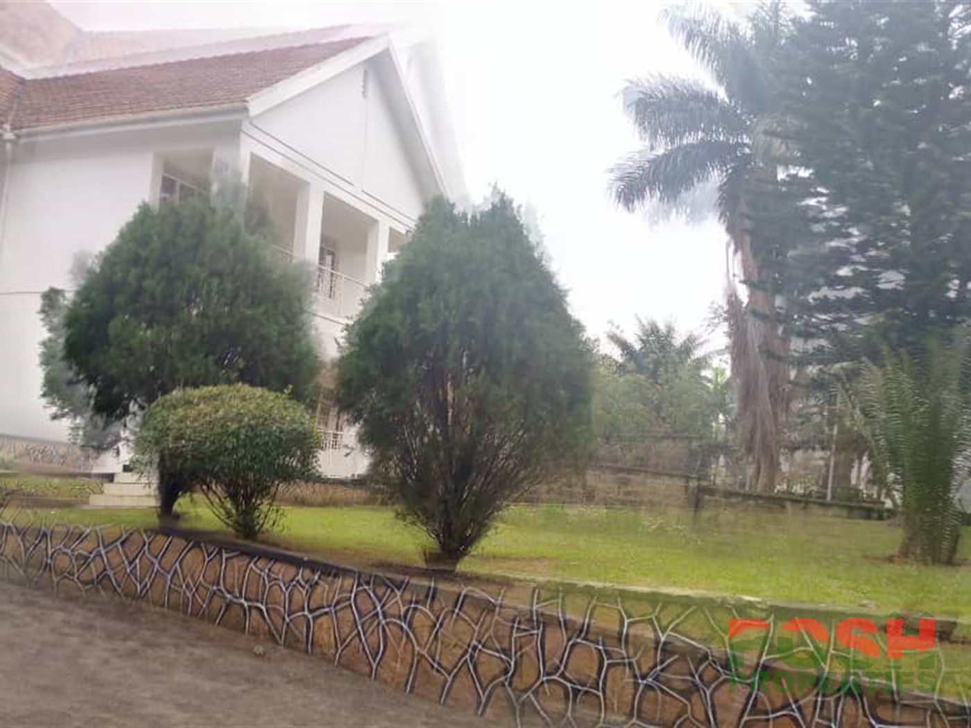 Storeyed house for rent in Bugoloobi Kampala