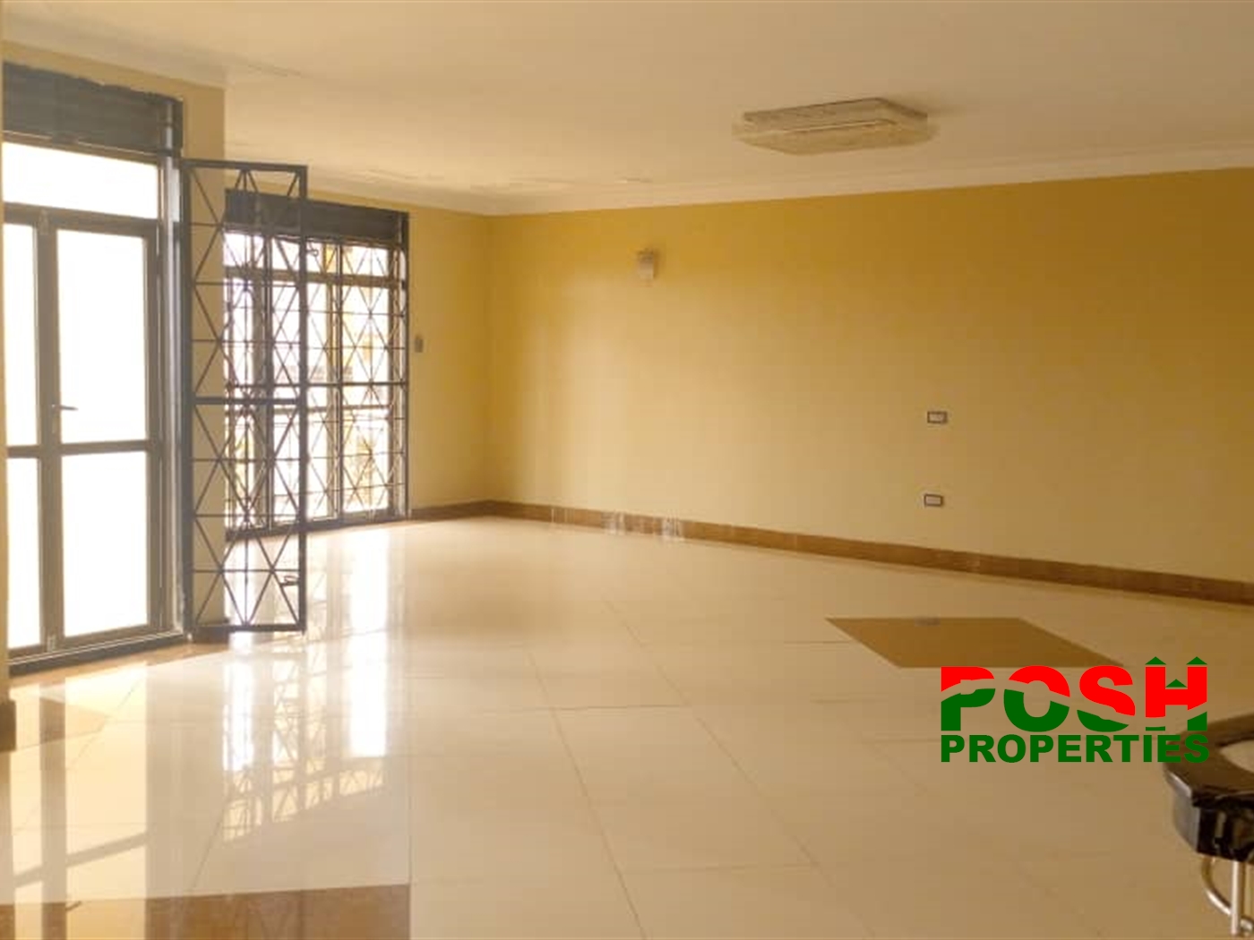 Mansion for sale in Kira Wakiso