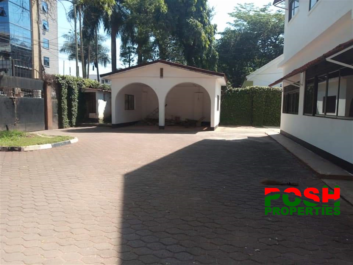 Mansion for rent in Bugoloobi Kampala