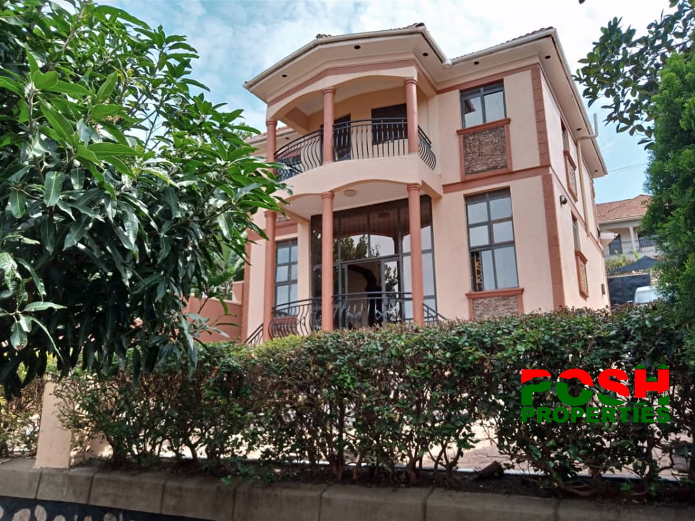 Mansion for sale in Seguku Wakiso