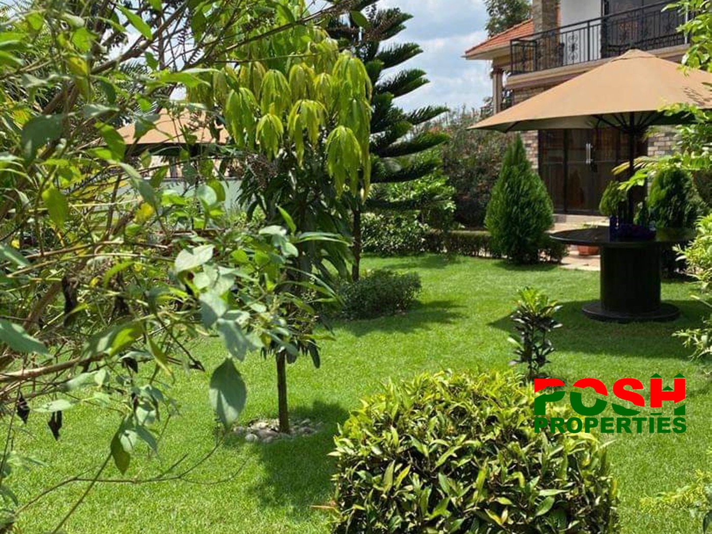 Storeyed house for sale in Wakisotowncenter Wakiso