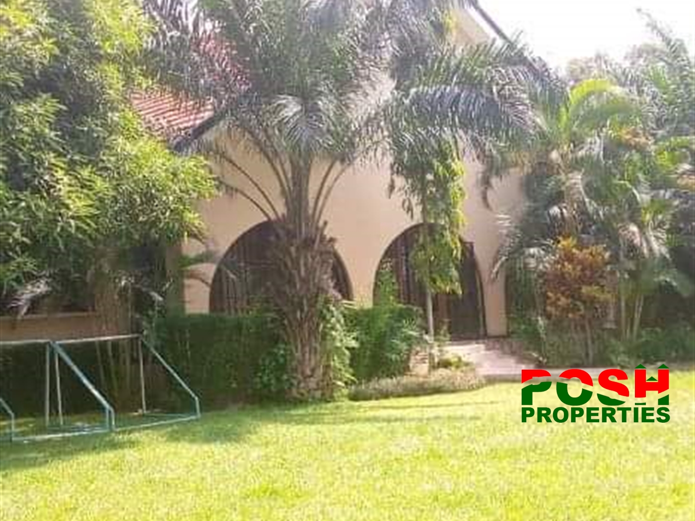 Bungalow for rent in Bugoloobi Kampala