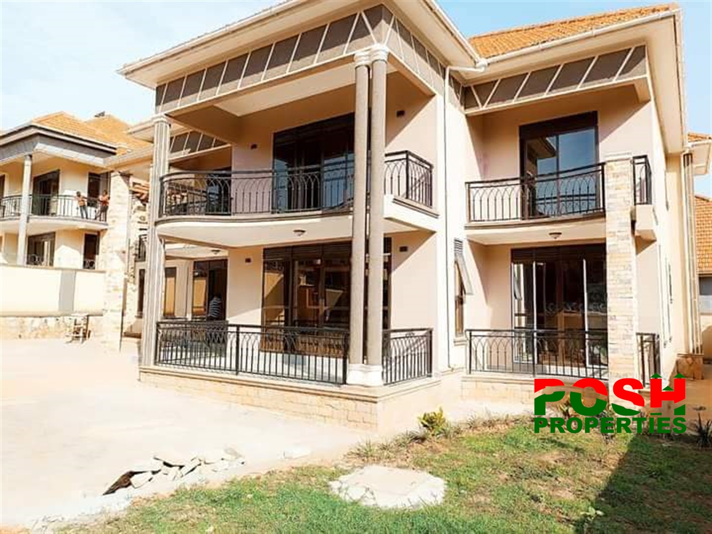 Mansion for sale in Kira Wakiso