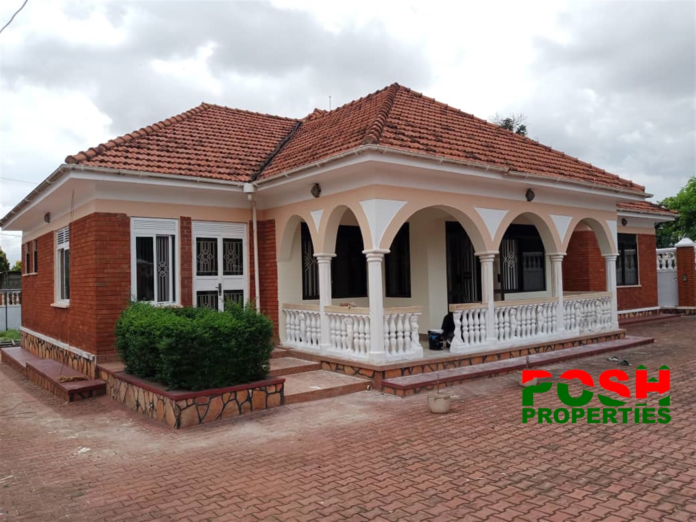 Bungalow for rent in Kiwaatule Kampala