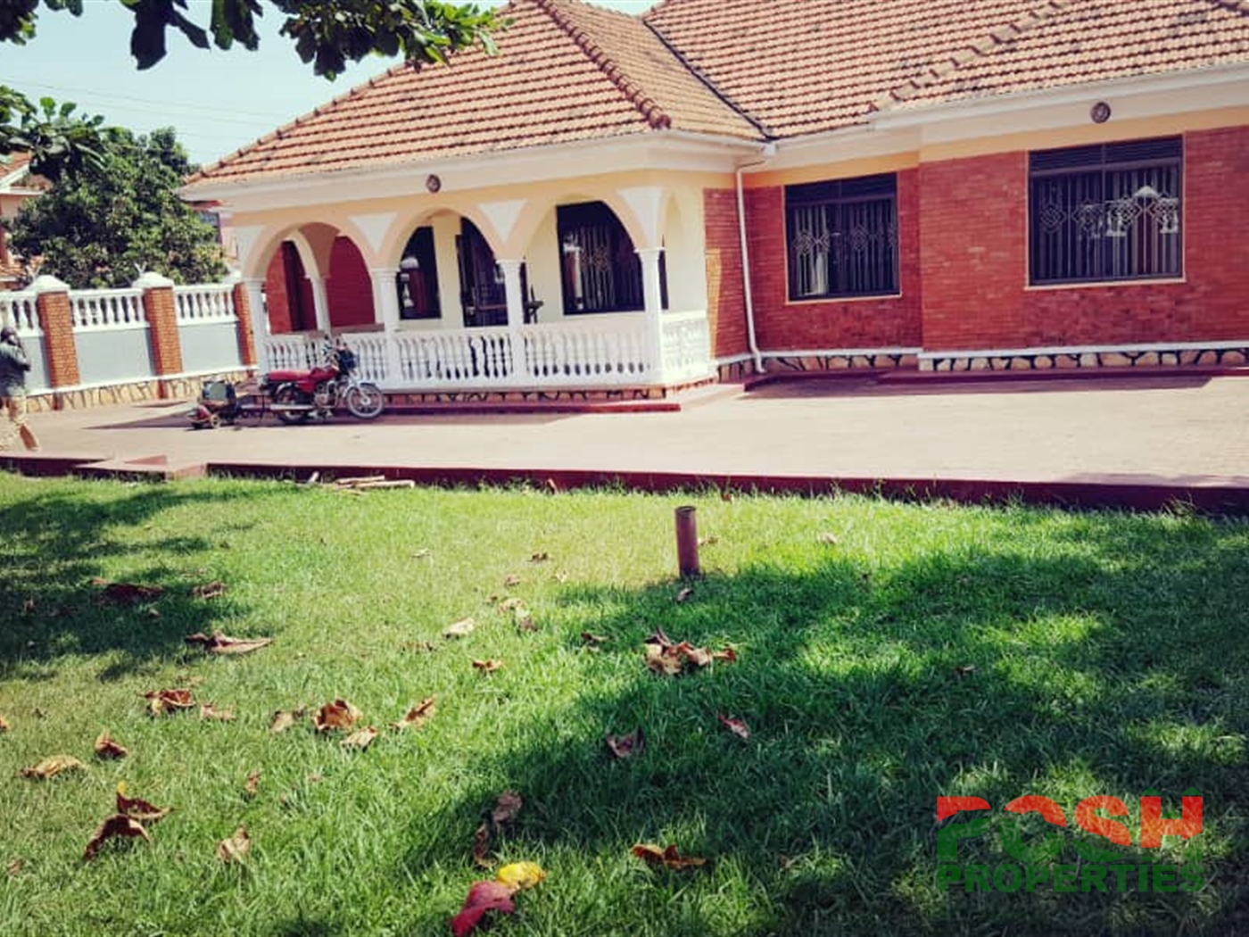 Bungalow for rent in Kiwaatule Kampala