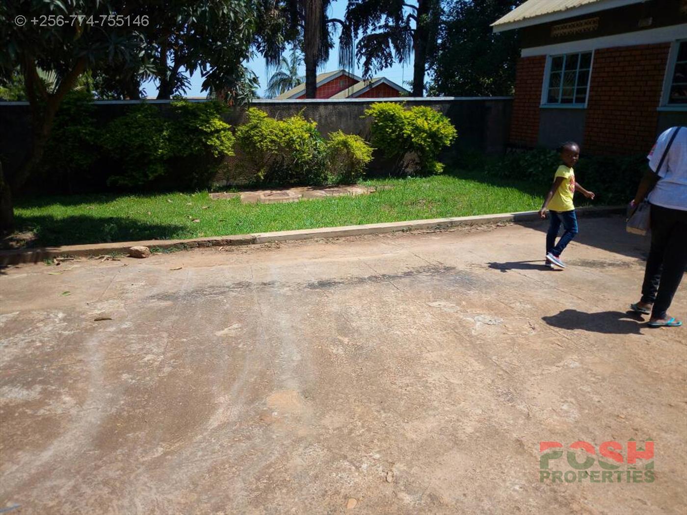 Bungalow for rent in Mutungo Kampala